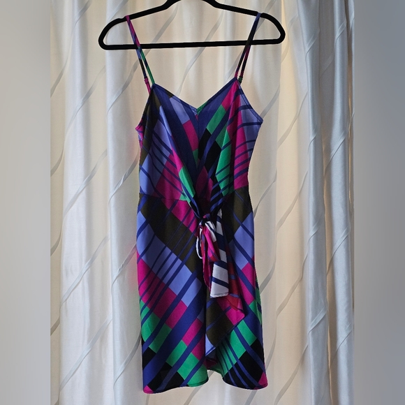 Express Dresses & Skirts - Express printed wrap dress